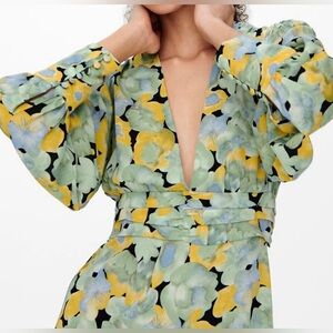 NWT Beautiful Floral Dress - Size M